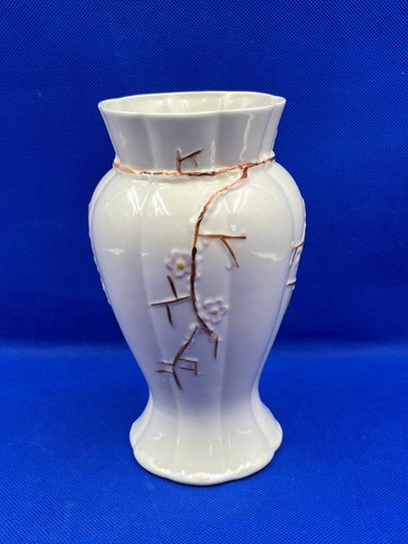 Belleek pottery vase - belleek, vase,