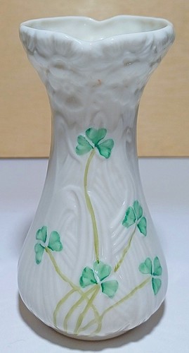 Belleek black mark shamrock - black,