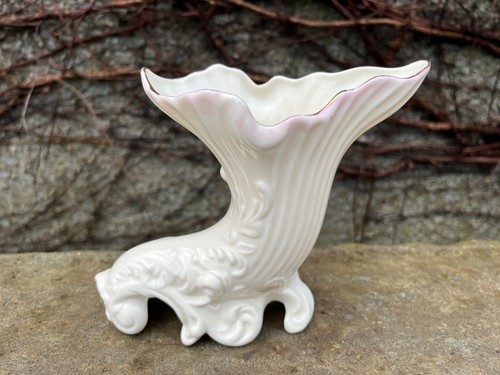 Vintage belleek horn - vintage, of